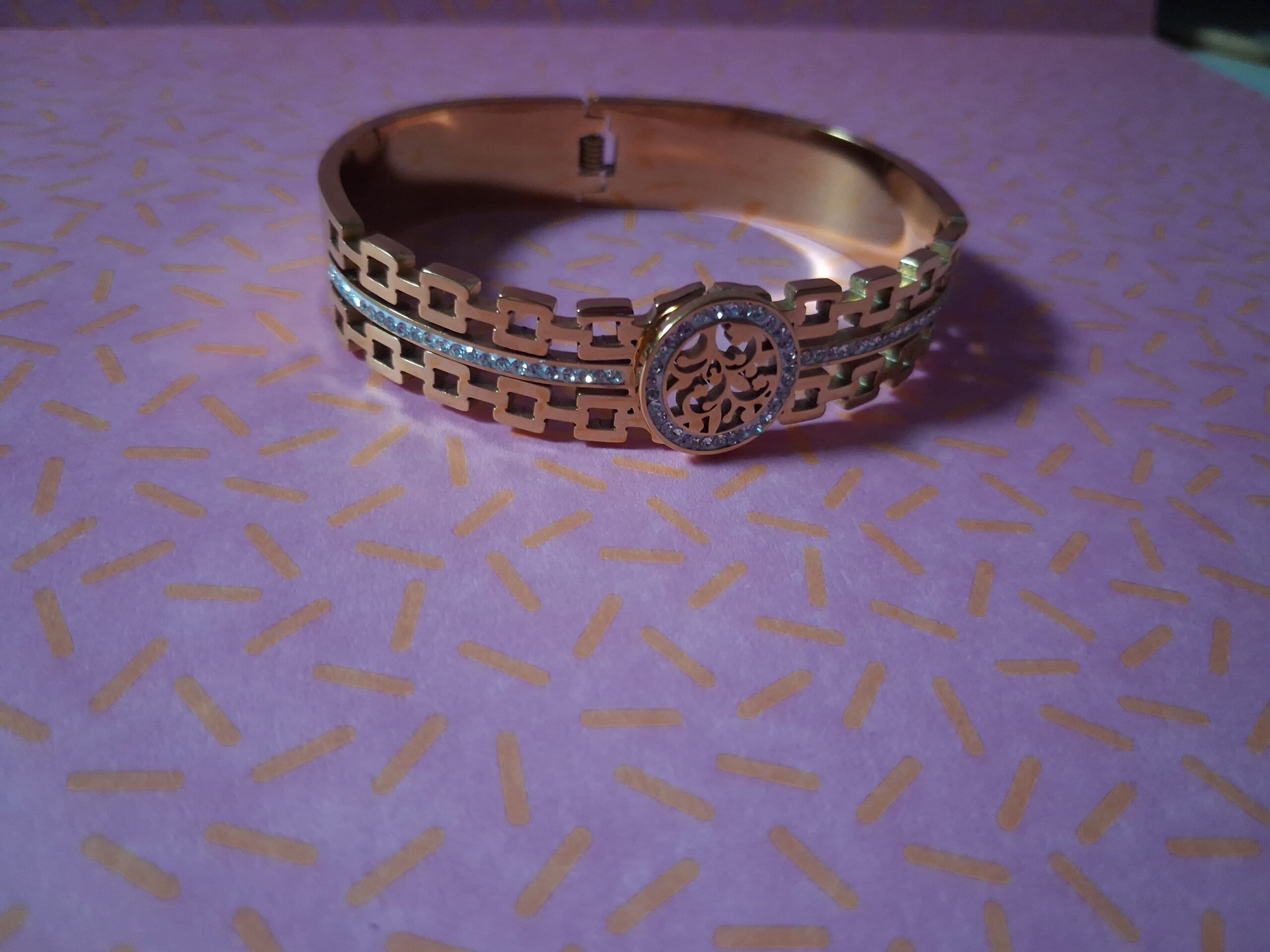 Home bracelet pour femme dore en acier inoxydable