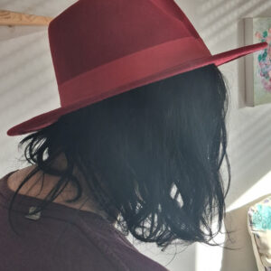 chapeau pour femme en feutre rouge bordeaux