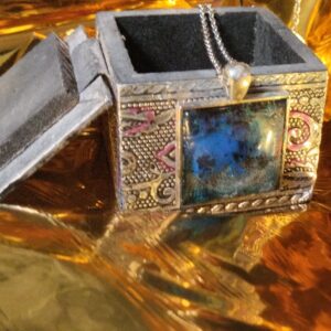 pendentif artisanal pour femme en resine